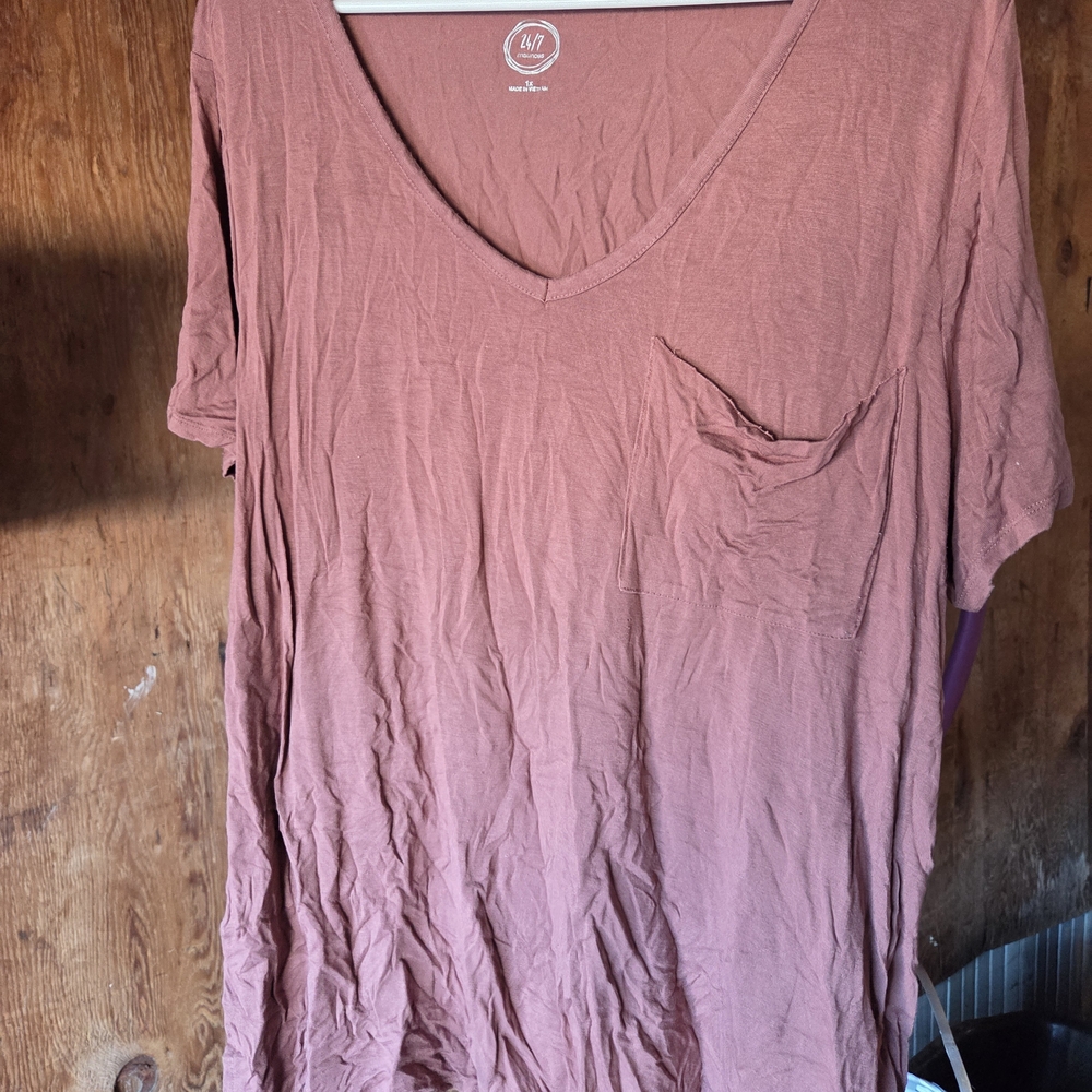 Maurices Women's Short Sleeve V-Neck Top - Rust/Maroon